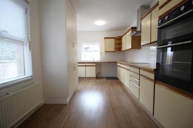 Kitchen 2.JPG