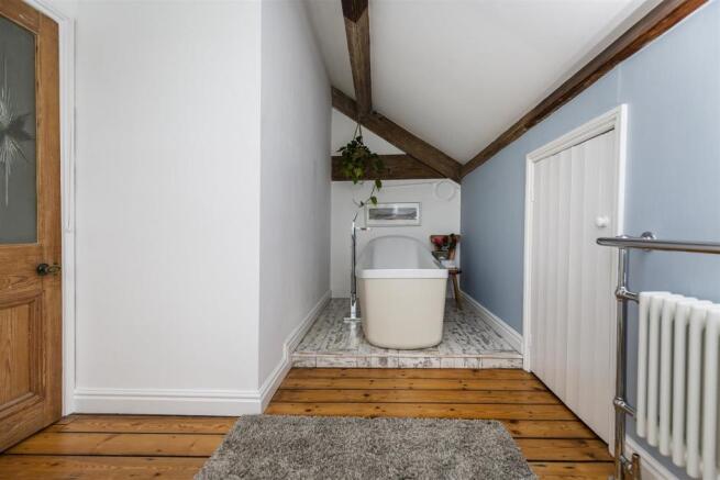 Bathroom (1).jpg