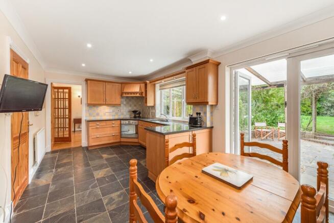 KITCHEN/DINING ROOM