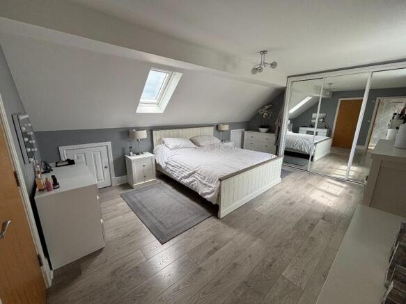 4 bed Detached for sale Image 12