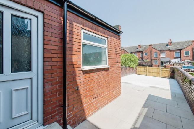 2 bed Terraced to rent Image 8