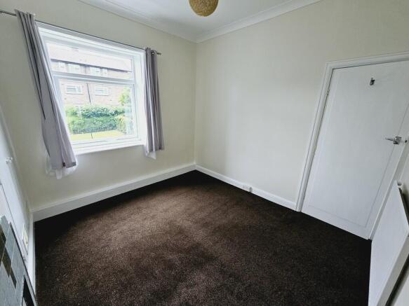 2 bed Terraced to rent Image 5