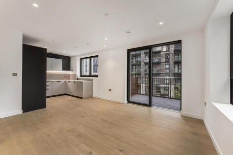 Peninsula Gardens, Greenwich Peninsula, London, SE10