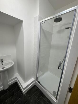 5 bed Flat to rent Image 12