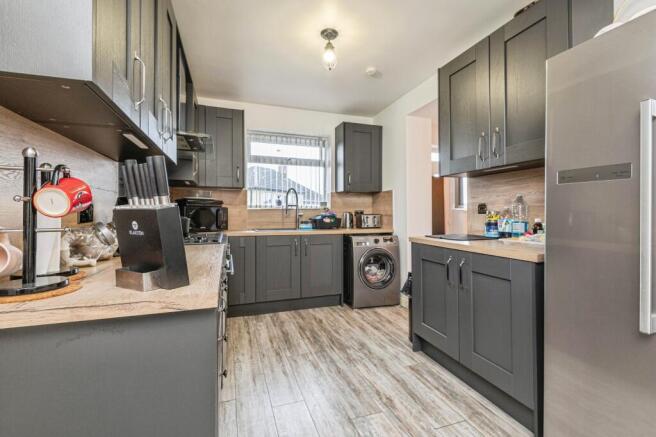 3 bed Semi-Detached for sale Image 6