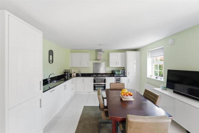 4 bed Detached for sale Image 4