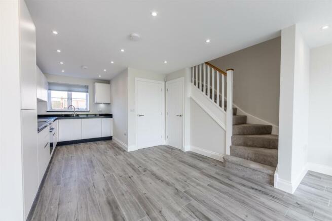 5 Parham Close-5.jpg