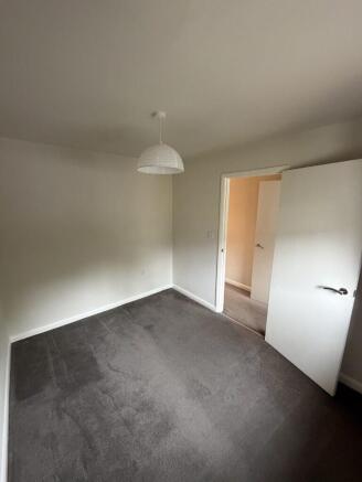 2 bed Apartment to rent Image 4