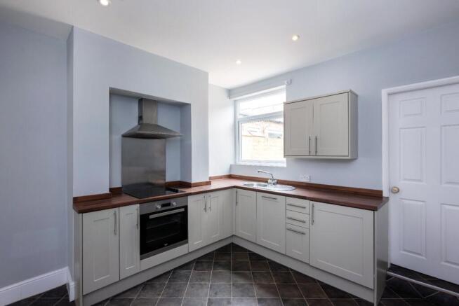 2 bed Terraced to rent Image 5