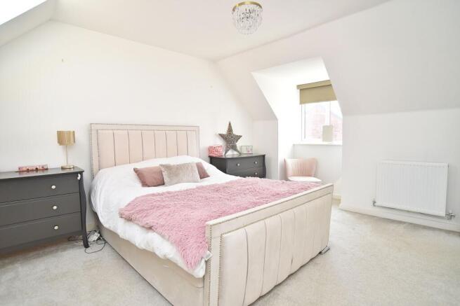 4 bed Detached to rent Image 11