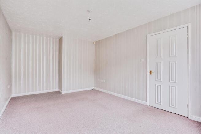 3 bed Semi-Detached for sale Image 6