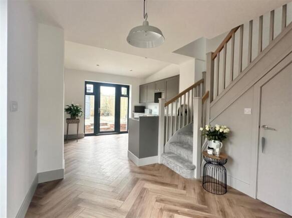 1 bed Detached for sale Image 4