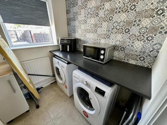 4 bed Semi-Detached for sale Image 11