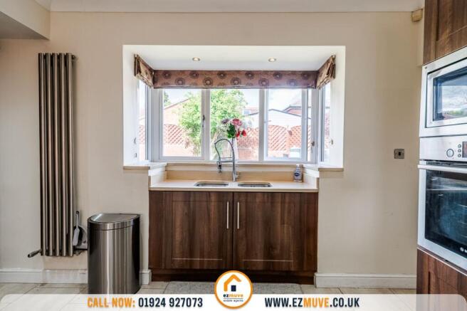 5 bed Detached for sale Image 12