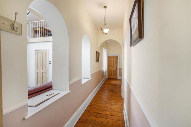 6 bed Detached for sale Image 12