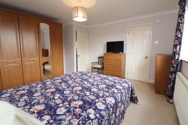4 bed Detached for sale Image 7