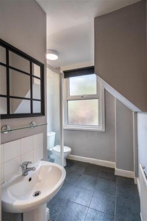 5 bed House to rent Image 8