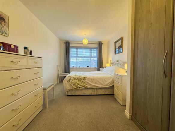 2 bed Apartment for sale Image 11