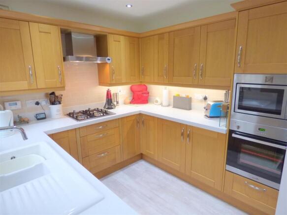 KITCHEN1.JPG