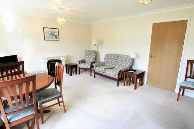 Sitting / dining room