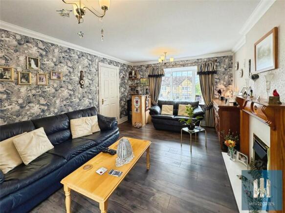 5 bed Detached for sale Image 7