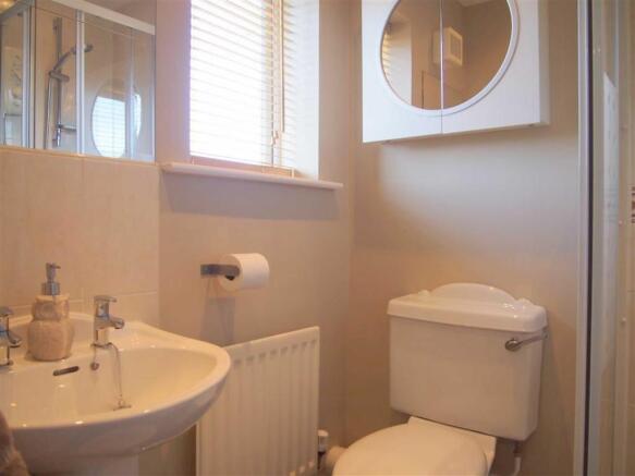 EN-SUITE SHOWER ROOM