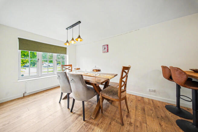 4 bed Detached for sale Image 4
