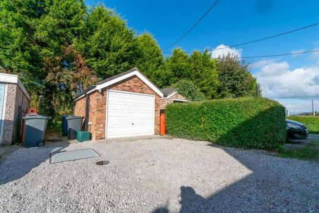 Garage/Driveway