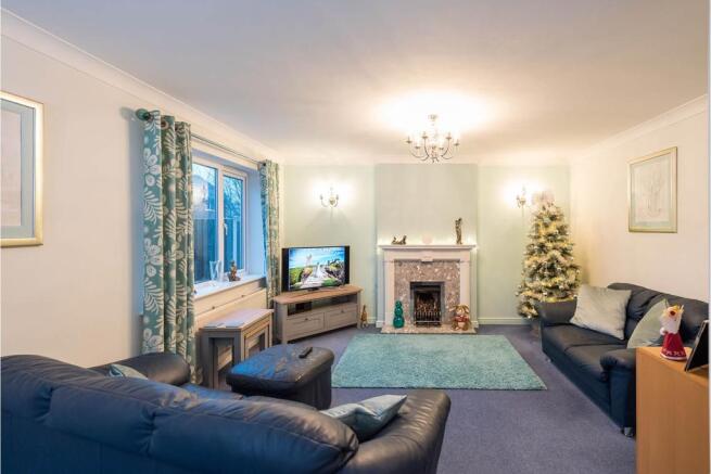 Lounge/Dining Room