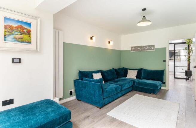 5 bed Detached for sale Image 7