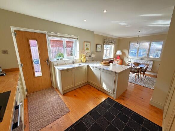 KITCHEN DINER 1