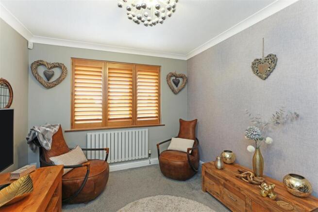 4 bed Detached for sale Image 11