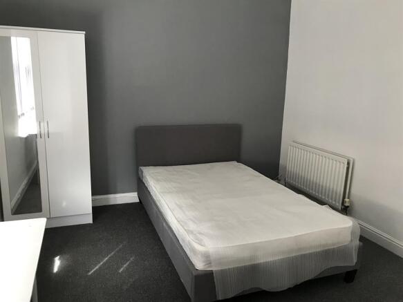 3 bed Private Halls to rent Image 5