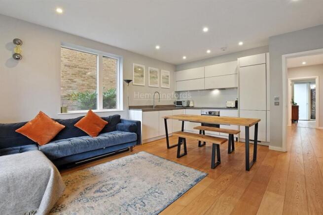 11-29d7GCHMF - Flat 1 103 Copenhagen St - Receptio