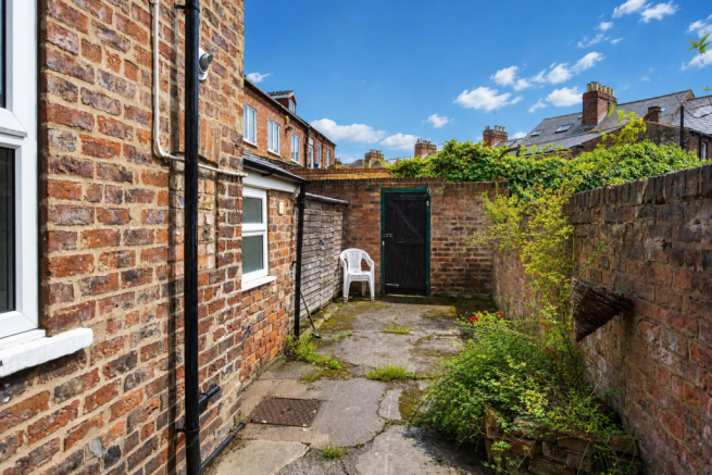 3 bed Terraced for sale Image 11