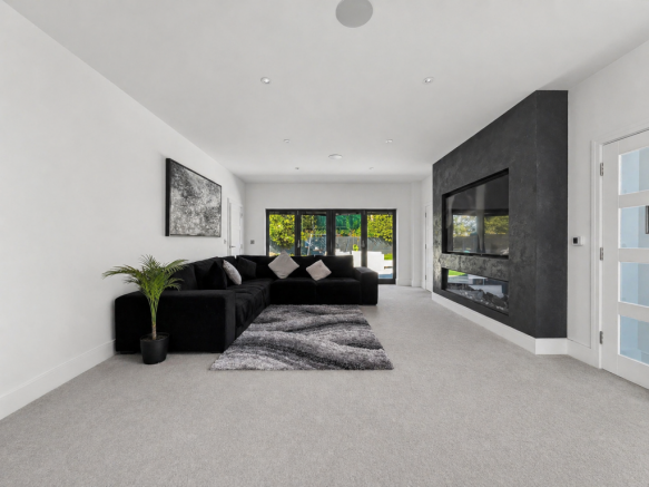 5 bed Detached for sale Image 9