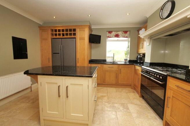 4 bed Semi-Detached for sale Image 9