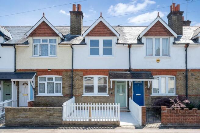 2-bed house on Middle Lane, Epsom, KT17, £500,000