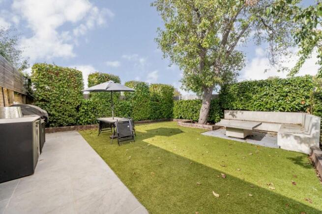 Gunnersbury Avenue, Ealing photo 4