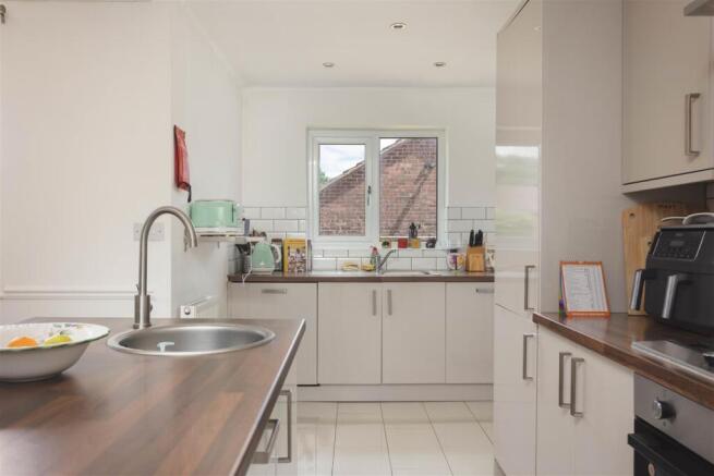 4 bed Detached for sale Image 5