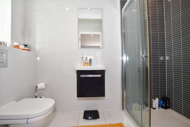 En-Suite Shower Room Bed 2