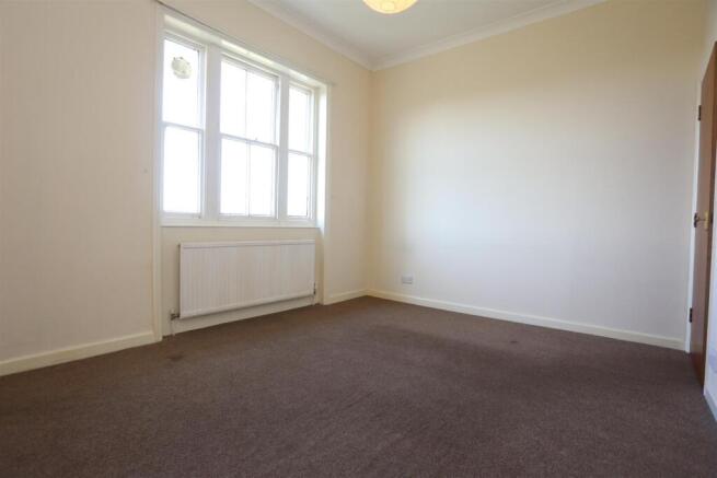 12, 30-32 St Aubyns Living Room (3).JPG