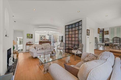 Rochester Mews,
Camden, NW1