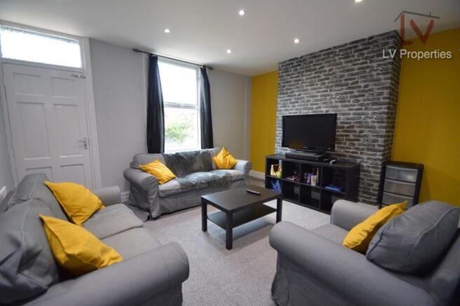 5 bed Terraced to rent Image 4