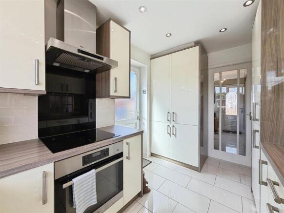 Tennyson Drive, Worksop photo 4