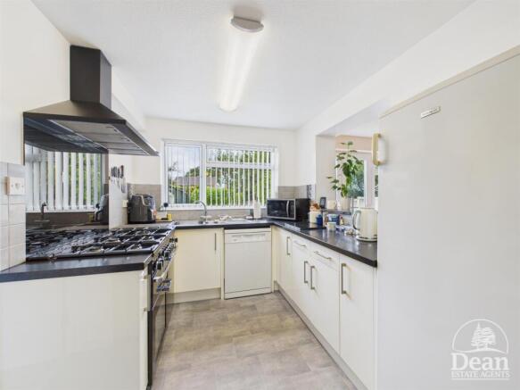 Bracken Close, Lydney photo 4