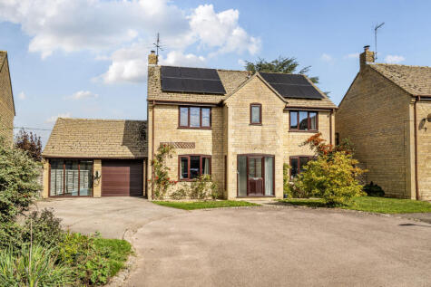 Blicks Close, Hullavington, SN14