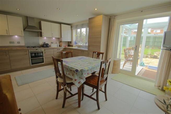 FAMILY KITCHEN/DINER
