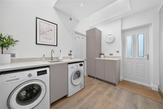 4 bed Detached for sale Image 11