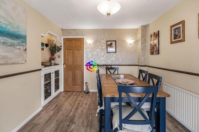 4 bed Detached for sale Image 9